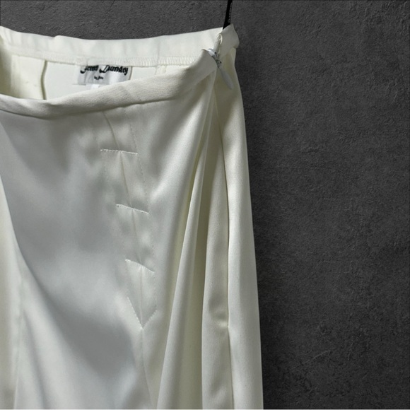 252 - FRENCH LAUNDRY Winter White SKIRT  - Check Measurements - Picture 7 of 15